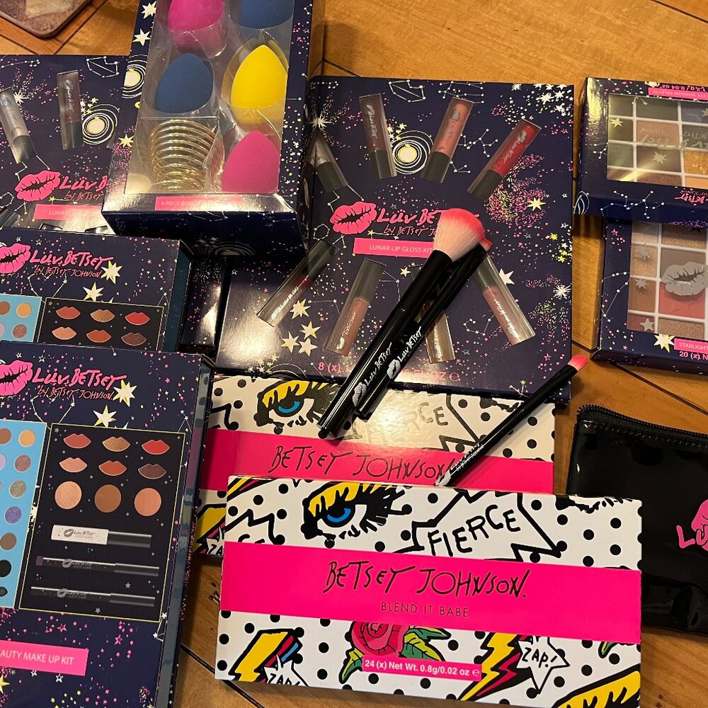 Betsey Johnson - Luv Betsey Lip Gloss Collection